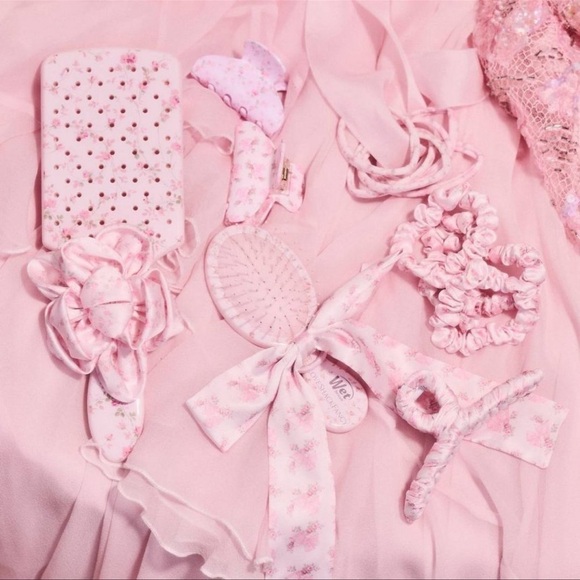 NWT Goody LoveShackFancy Blue and White Hair Floral Clip - Picture 7 of 11